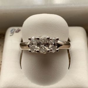 NWT Women’s 3 Stone Diamond Engagement Ring
